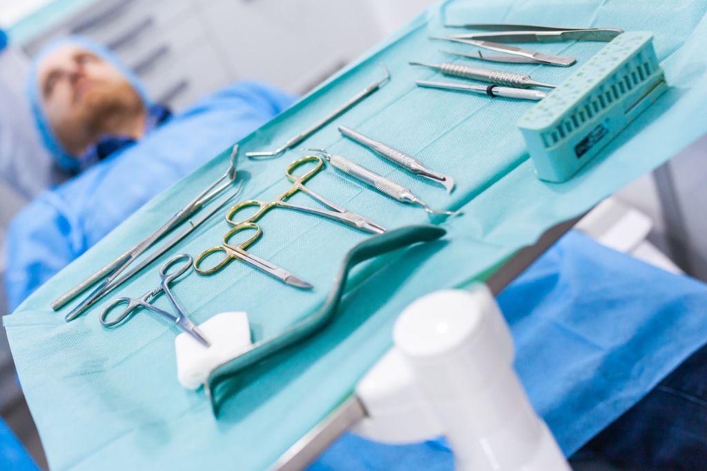 Хирургия полости рта - Торревьеха | Стоматологическая клиника Де ла Торре